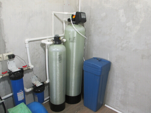 Фильтр от сероводорода. Фильтр для воды из скважины от железа и сероводорода. Система очистки воды от сероводорода. Система водоочистки в частном доме. Фильтр от сероводорода в воде.
